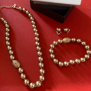 Avon 3 pc pearl perfection chocolate